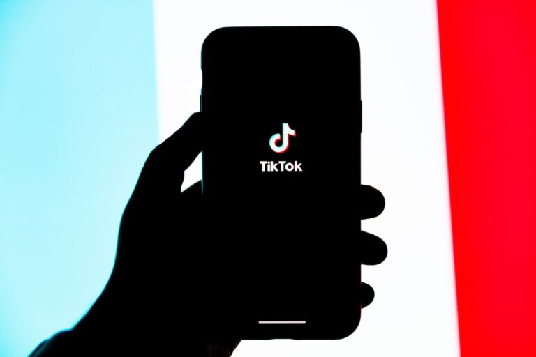 El Parlamento Europeo prohíbe el uso de TikTok en los móviles oficiales para evitar ciberataques