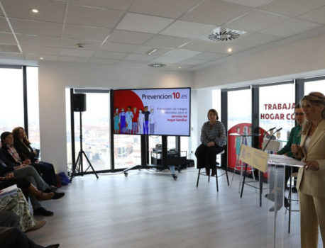 Yolanda Díaz presenta la herramienta para evaluar los riesgos laborales de las trabajadoras del hogar